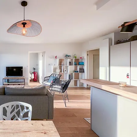 Appartement Luxueux T4 Vue Avec Jardin Privé *